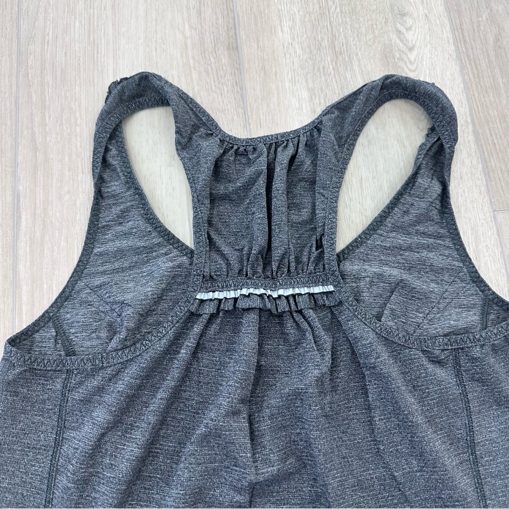 Lululemon run silver bullet tech ruffle racerback tank grey black size 6 - Picture 5 of 7
